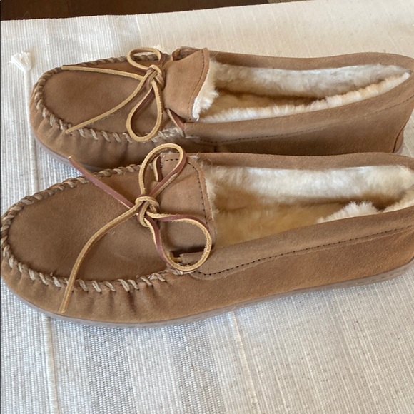 Brand new never worn Minnetonka slippers - Picture 2 of 3
